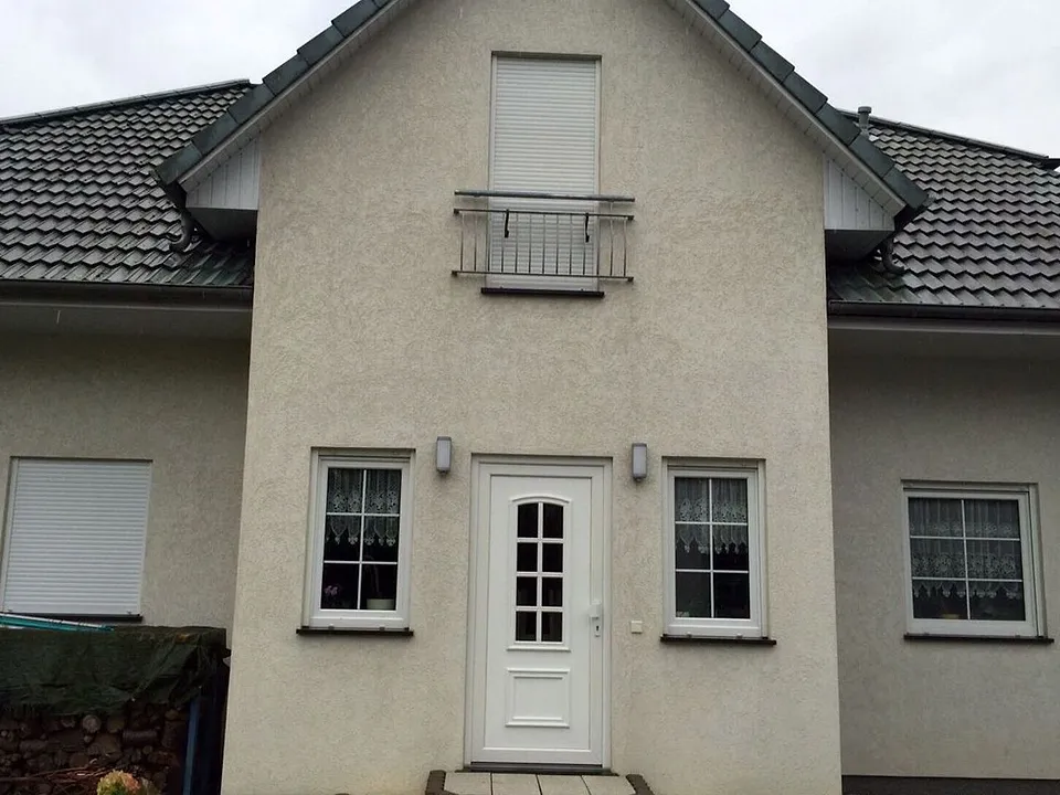 Nachher: Fassade mit Giebel