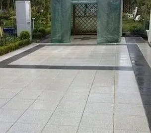 Nachher: Terrasse mit Wegen